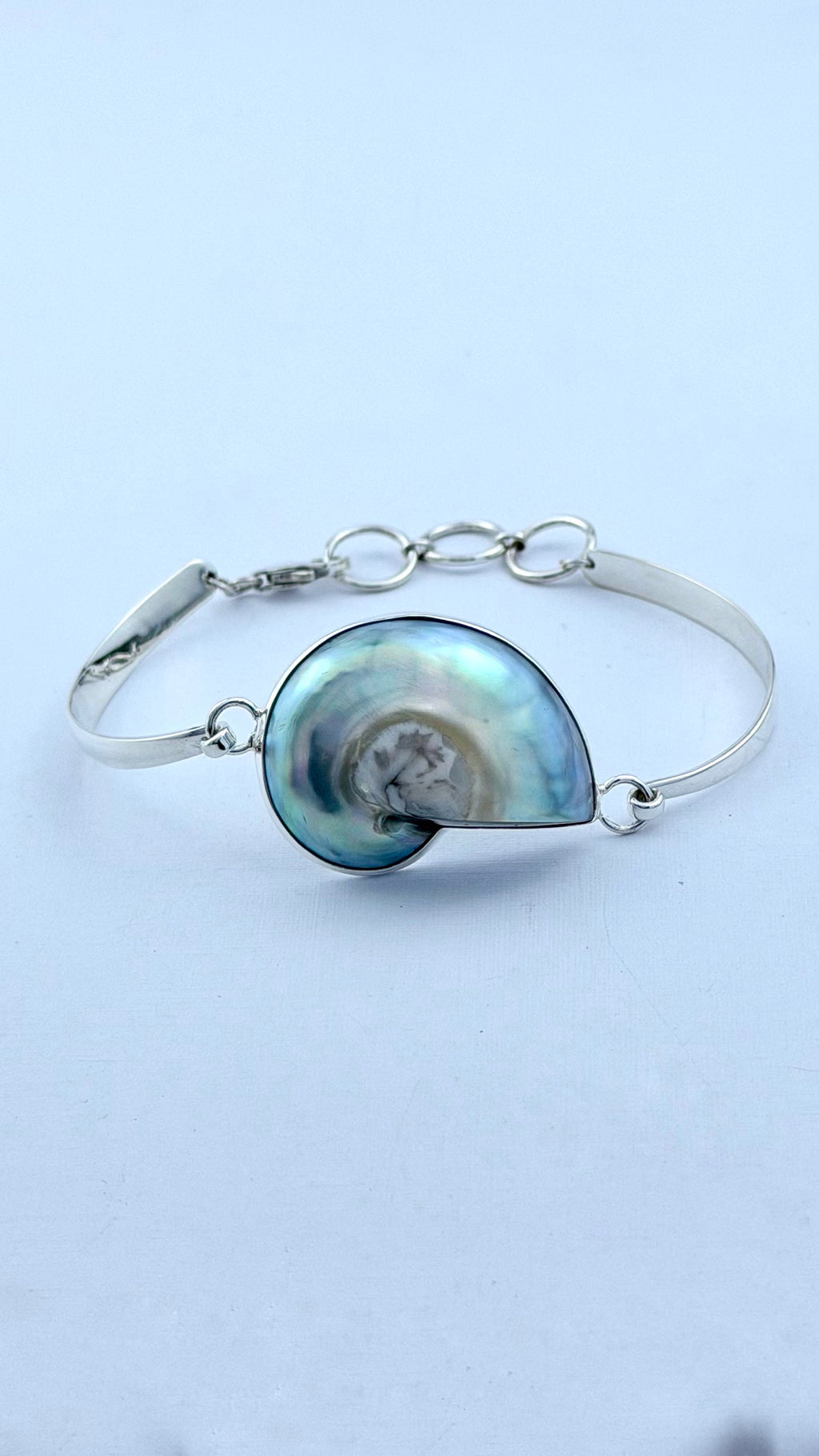 Shell Pearlescent Bracelet