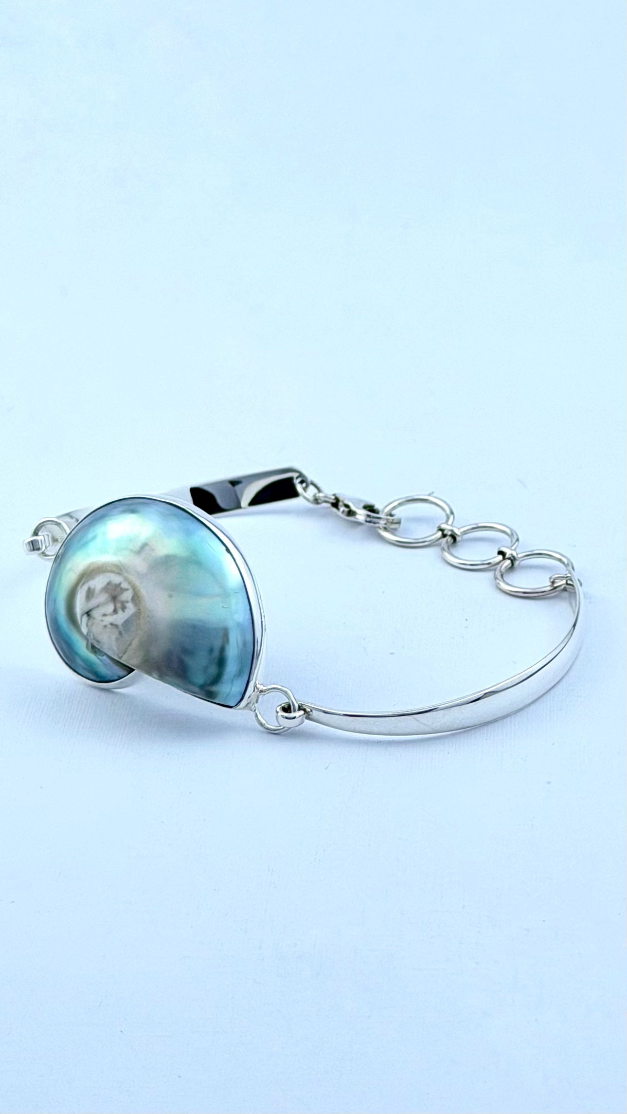 Shell Pearlescent Bracelet