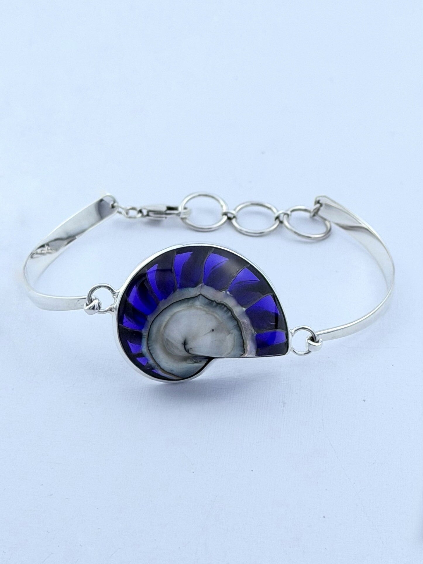 Handmade 925 sterling silver bracelet with a purple nautilus shell — Sribnyak Baroque Pearls