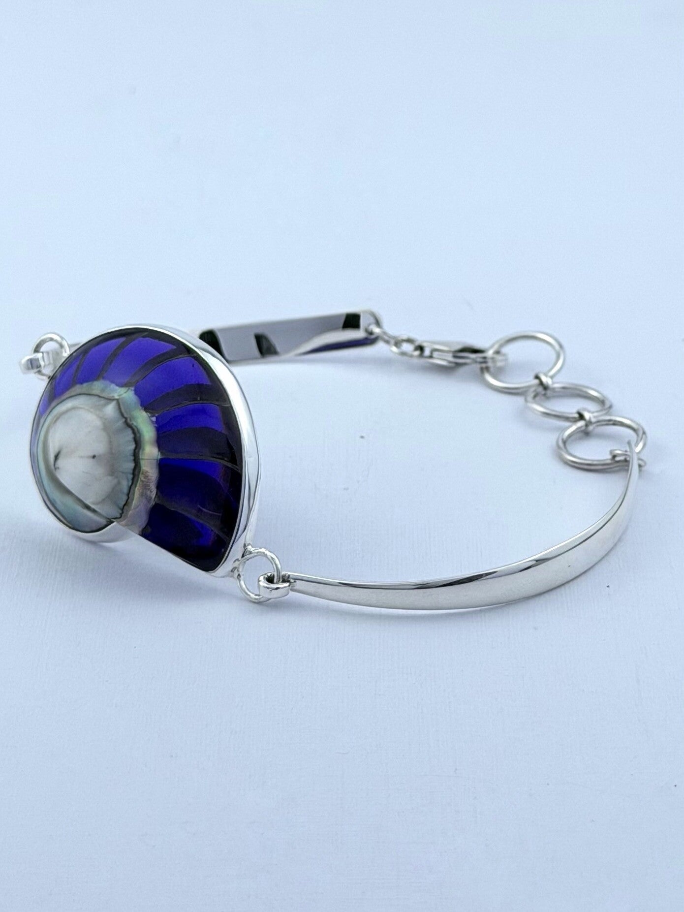 Handmade 925 sterling silver bracelet with a purple nautilus shell — Sribnyak Baroque Pearls