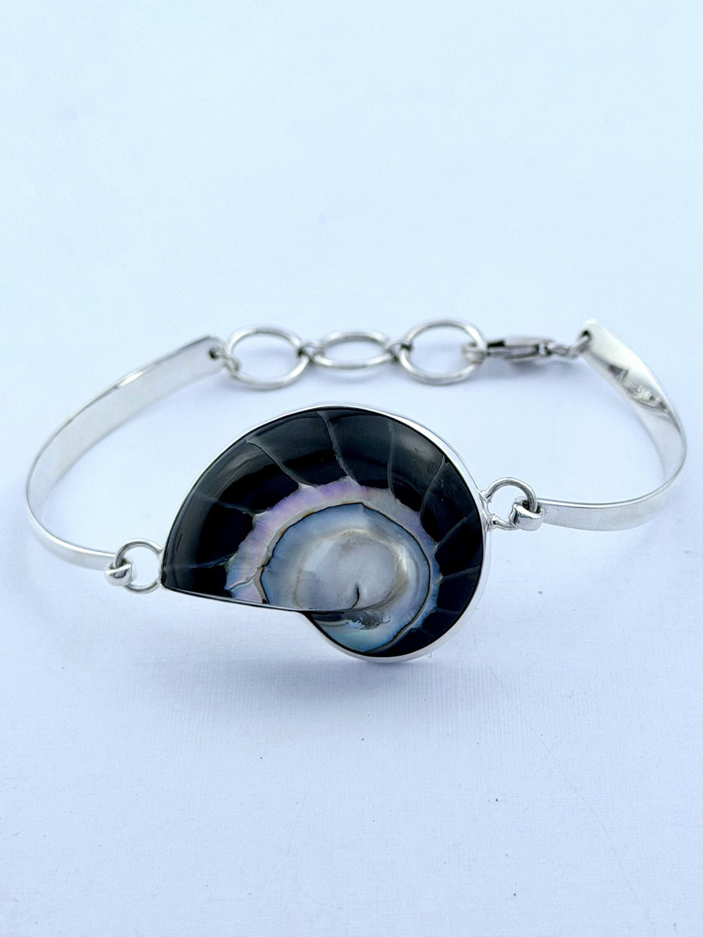 Handmade 925 sterling silver bracelet with a black nautilus shell — Sribnyak Baroque Pearls
