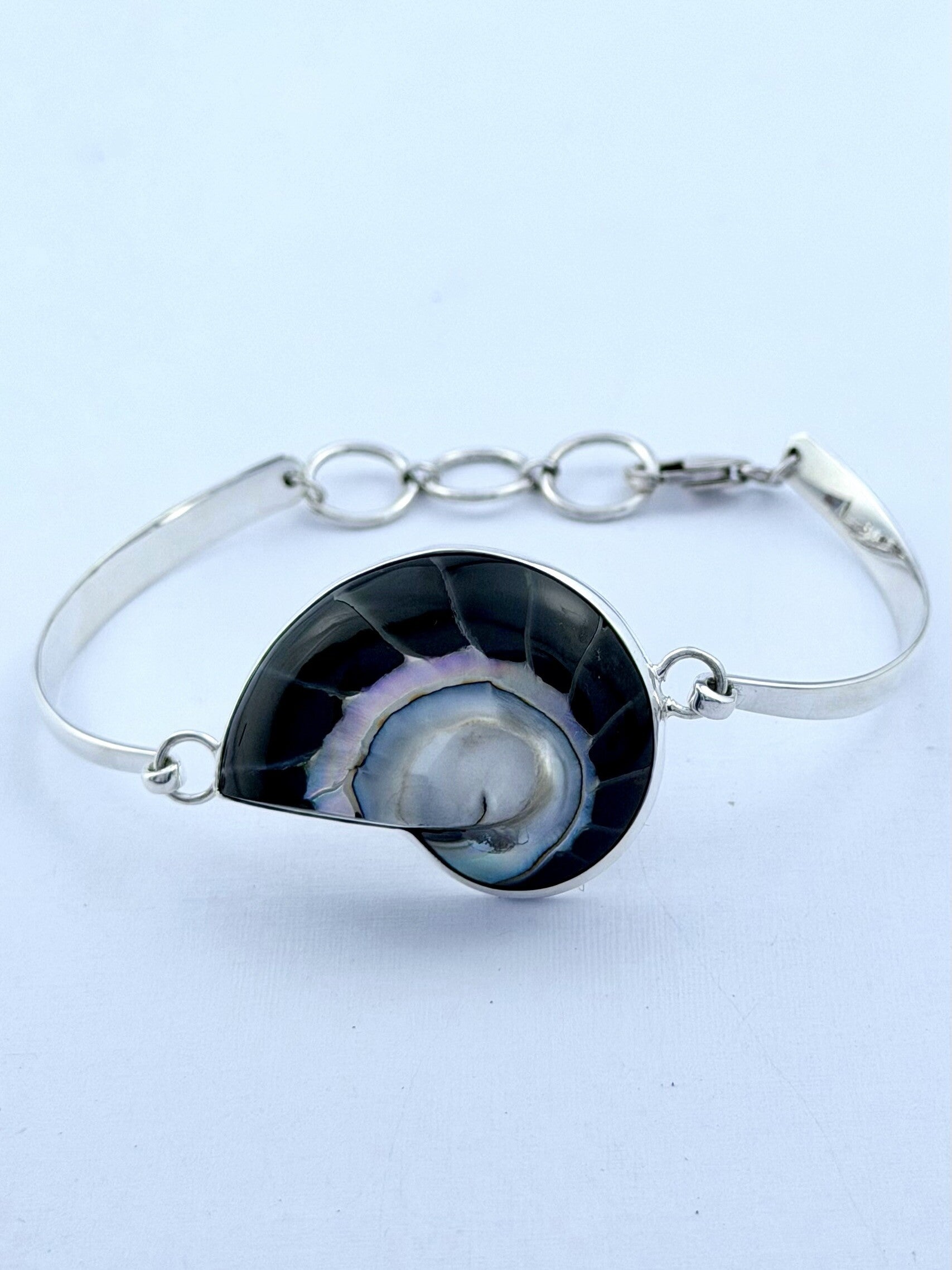 Handmade 925 sterling silver bracelet with a black nautilus shell — Sribnyak Baroque Pearls