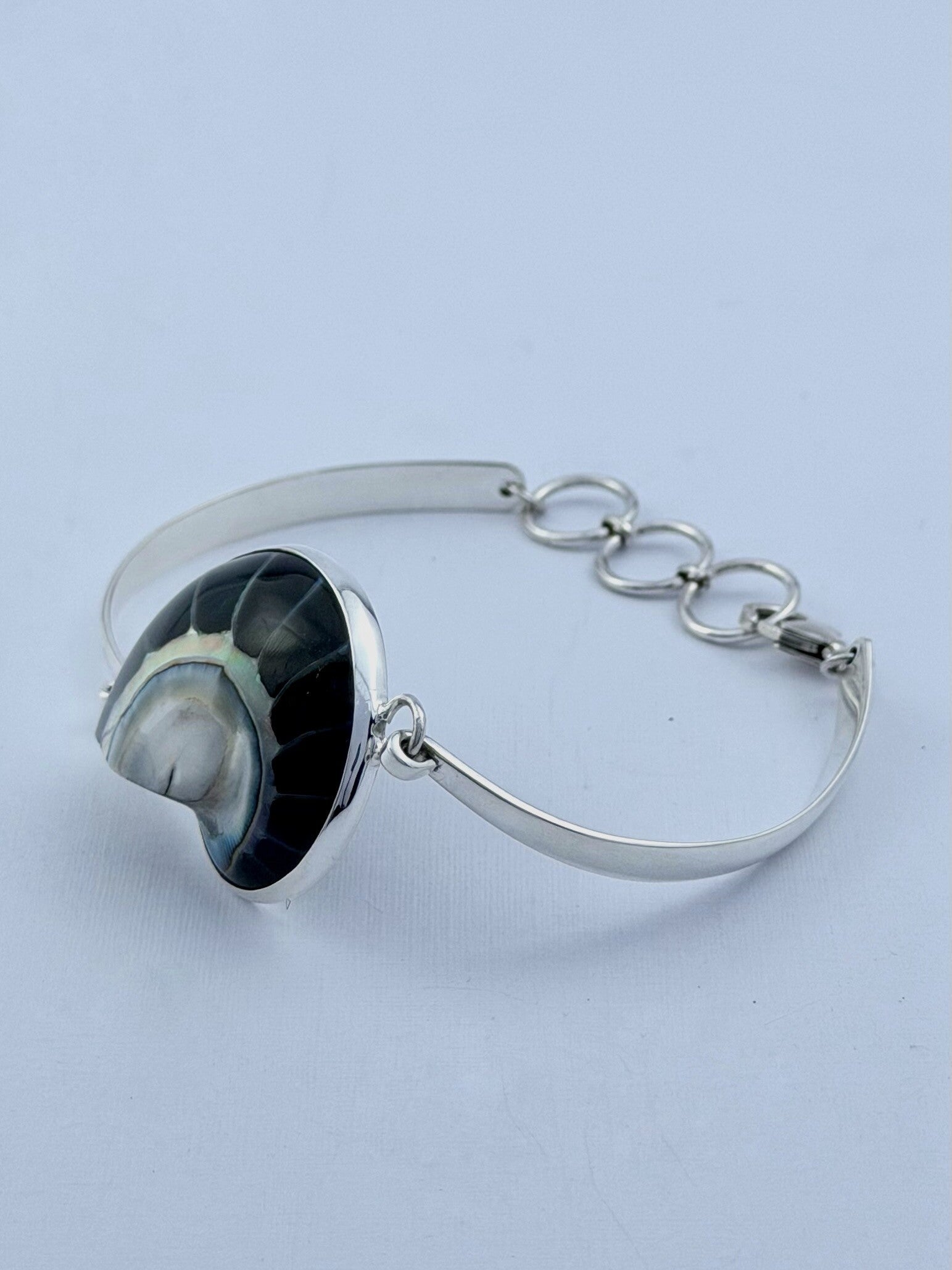 Handmade 925 sterling silver bracelet with a black nautilus shell — Sribnyak Baroque Pearls